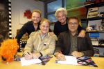 Hilversum 13 november 2024
Rene Froger tekent namens Qisum een kontrakt met beeld en Geluid . Eppo van Nispen tot Sevenaer tekent namens Beeld en geluid .