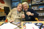 Hilversum 13 november 2024
Rene Froger tekent namens Qisum een kontrakt met beeld en Geluid . Eppo van Nispen tot Sevenaer tekent namens Beeld en geluid .