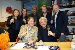 Hilversum 13 november 2024
Rene Froger tekent namens Qisum een kontrakt met beeld en Geluid . Eppo van Nispen tot Sevenaer tekent namens Beeld en geluid .