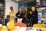 Hilversum 13 november 2024
Rene Froger tekent namens Qisum een kontrakt met beeld en Geluid . Eppo van Nispen tot Sevenaer tekent namens Beeld en geluid .