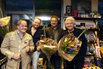 Hilversum 13 november 2024
Rene Froger tekent namens Qisum een kontrakt met beeld en Geluid . Eppo van Nispen tot Sevenaer tekent namens Beeld en geluid .