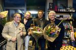 Hilversum 13 november 2024
Rene Froger tekent namens Qisum een kontrakt met beeld en Geluid . Eppo van Nispen tot Sevenaer tekent namens Beeld en geluid .