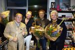 Hilversum 13 november 2024
Rene Froger tekent namens Qisum een kontrakt met beeld en Geluid . Eppo van Nispen tot Sevenaer tekent namens Beeld en geluid .