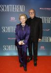 Amsterdam 9 december 2024
Premiere Schitetrend met in de hoofdrollen Holly Brood Gijs Scholten v Asschat Caro Lenssen Hannah Hoekstra Maarten Heijemans Bobbie Mulder Sidar Toksoz  in Tuschinski. Renee Soutendijk met man Thed Lenssen en kleinkinderen