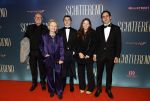 Amsterdam 9 december 2024
Premiere Schitetrend met in de hoofdrollen Holly Brood Gijs Scholten v Asschat Caro Lenssen Hannah Hoekstra Maarten Heijemans Bobbie Mulder Sidar Toksoz  in Tuschinski. Renee Soutendijk met man Thed Lenssen en kleinkinderen