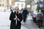 Amsterdam 7 december 2024
Ruud de Wild en zijn nieuwe vriendin Linda Stulic verlaten s ochtends samen het huis van Ruud en gaan met de auto naar hun winkel in de Jordaan . Ze hebben daar een pop up store. Linda is een fantastische fotograaf die ook wel de nieuwe Anton Corbijn wordt genoemd.