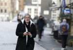 Amsterdam 7 december 2024
Ruud de Wild en zijn nieuwe vriendin Linda Stulic verlaten s ochtends samen het huis van Ruud en gaan met de auto naar hun winkel in de Jordaan . Ze hebben daar een pop up store. Linda is een fantastische fotograaf die ook wel de nieuwe Anton Corbijn wordt genoemd.