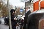 Amsterdam 7 december 2024
Ruud de Wild en zijn nieuwe vriendin Linda Stulic verlaten s ochtends samen het huis van Ruud en gaan met de auto naar hun winkel in de Jordaan . Ze hebben daar een pop up store. Linda is een fantastische fotograaf die ook wel de nieuwe Anton Corbijn wordt genoemd.