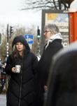 Amsterdam 7 december 2024
Ruud de Wild en zijn nieuwe vriendin Linda Stulic verlaten s ochtends samen het huis van Ruud en gaan met de auto naar hun winkel in de Jordaan . Ze hebben daar een pop up store. Linda is een fantastische fotograaf die ook wel de nieuwe Anton Corbijn wordt genoemd.