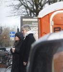 Amsterdam 7 december 2024
Ruud de Wild en zijn nieuwe vriendin Linda Stulic verlaten s ochtends samen het huis van Ruud en gaan met de auto naar hun winkel in de Jordaan . Ze hebben daar een pop up store. Linda is een fantastische fotograaf die ook wel de nieuwe Anton Corbijn wordt genoemd.