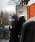 Amsterdam 7 december 2024
Ruud de Wild en zijn nieuwe vriendin Linda Stulic verlaten s ochtends samen het huis van Ruud en gaan met de auto naar hun winkel in de Jordaan . Ze hebben daar een pop up store. Linda is een fantastische fotograaf die ook wel de nieuwe Anton Corbijn wordt genoemd.