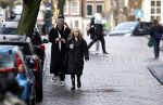 Amsterdam 7 december 2024
Ruud de Wild en zijn nieuwe vriendin Linda Stulic verlaten s ochtends samen het huis van Ruud en gaan met de auto naar hun winkel in de Jordaan . Ze hebben daar een pop up store. Linda is een fantastische fotograaf die ook wel de nieuwe Anton Corbijn wordt genoemd.