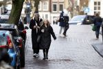 Amsterdam 7 december 2024
Ruud de Wild en zijn nieuwe vriendin Linda Stulic verlaten s ochtends samen het huis van Ruud en gaan met de auto naar hun winkel in de Jordaan . Ze hebben daar een pop up store. Linda is een fantastische fotograaf die ook wel de nieuwe Anton Corbijn wordt genoemd.