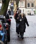 Amsterdam 7 december 2024
Ruud de Wild en zijn nieuwe vriendin Linda Stulic verlaten s ochtends samen het huis van Ruud en gaan met de auto naar hun winkel in de Jordaan . Ze hebben daar een pop up store. Linda is een fantastische fotograaf die ook wel de nieuwe Anton Corbijn wordt genoemd.