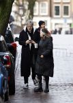 Amsterdam 7 december 2024
Ruud de Wild en zijn nieuwe vriendin Linda Stulic verlaten s ochtends samen het huis van Ruud en gaan met de auto naar hun winkel in de Jordaan . Ze hebben daar een pop up store. Linda is een fantastische fotograaf die ook wel de nieuwe Anton Corbijn wordt genoemd.