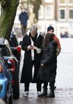 Amsterdam 7 december 2024
Ruud de Wild en zijn nieuwe vriendin Linda Stulic verlaten s ochtends samen het huis van Ruud en gaan met de auto naar hun winkel in de Jordaan . Ze hebben daar een pop up store. Linda is een fantastische fotograaf die ook wel de nieuwe Anton Corbijn wordt genoemd.