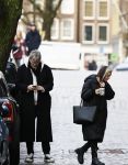 Amsterdam 7 december 2024
Ruud de Wild en zijn nieuwe vriendin Linda Stulic verlaten s ochtends samen het huis van Ruud en gaan met de auto naar hun winkel in de Jordaan . Ze hebben daar een pop up store. Linda is een fantastische fotograaf die ook wel de nieuwe Anton Corbijn wordt genoemd.