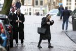Amsterdam 7 december 2024
Ruud de Wild en zijn nieuwe vriendin Linda Stulic verlaten s ochtends samen het huis van Ruud en gaan met de auto naar hun winkel in de Jordaan . Ze hebben daar een pop up store. Linda is een fantastische fotograaf die ook wel de nieuwe Anton Corbijn wordt genoemd.