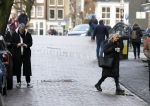 Amsterdam 7 december 2024
Ruud de Wild en zijn nieuwe vriendin Linda Stulic verlaten s ochtends samen het huis van Ruud en gaan met de auto naar hun winkel in de Jordaan . Ze hebben daar een pop up store. Linda is een fantastische fotograaf die ook wel de nieuwe Anton Corbijn wordt genoemd.