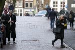 Amsterdam 7 december 2024
Ruud de Wild en zijn nieuwe vriendin Linda Stulic verlaten s ochtends samen het huis van Ruud en gaan met de auto naar hun winkel in de Jordaan . Ze hebben daar een pop up store. Linda is een fantastische fotograaf die ook wel de nieuwe Anton Corbijn wordt genoemd.