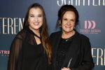 Amsterdam 9 december 2024
Premiere Schitetrend met in de hoofdrollen Holly Brood Gijs Scholten v Asschat Caro Lenssen Hannah Hoekstra Maarten Heijemans Bobbie Mulder Sidar Toksoz  in Tuschinski. Xandra Brood en Lola Brood