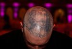 Amsterdam 6 december 2025
Diversity sport gala in het scheepvaartmuseum . Ben Saunders kwam met zijn vriendin . Ben heeft achter op zijn hoofd een tatoo van zijn kind en vriendin staan