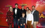 Amsterdam 7 december 2025
Premiere Juf Braaksel in Pathe Noord . david Cocheret kwam met zijn zwanger vrouw familie en vader Jan Cocheret