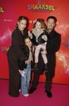 Amsterdam 7 december 2025
Premiere Juf Braaksel in Pathe Noord . Djarno Hofland Manon Kool en hun kinderen