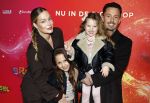 Amsterdam 7 december 2025
Premiere Juf Braaksel in Pathe Noord . Djarno Hofland Manon Kool en hun kinderen