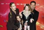 Amsterdam 7 december 2025
Premiere Juf Braaksel in Pathe Noord . Djarno Hofland Manon Kool en hun kinderen