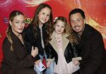 Amsterdam 7 december 2025
Premiere Juf Braaksel in Pathe Noord . Djarno Hofland Manon Kool en hun kinderen