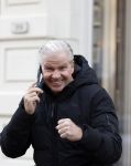 Amsterdam 22 december 2025
Dreis Roelvink bellend op de pc hooftstraat