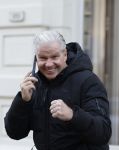 Amsterdam 22 december 2025
Dreis Roelvink bellend op de pc hooftstraat