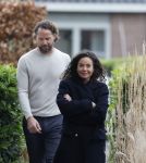 Ilpendam 15 december 2025
De eerste foto's van Fajah Lourens met haar nieuwe vriend Coen bij haar huis .