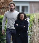 Ilpendam 15 december 2025
De eerste foto's van Fajah Lourens met haar nieuwe vriend Coen bij haar huis .
