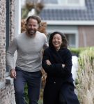 Ilpendam 15 december 2025
De eerste foto's van Fajah Lourens met haar nieuwe vriend Coen bij haar huis .
