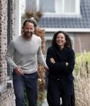 Ilpendam 15 december 2025
De eerste foto's van Fajah Lourens met haar nieuwe vriend Coen bij haar huis .