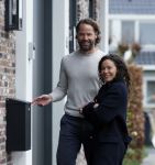 Ilpendam 15 december 2025
De eerste foto's van Fajah Lourens met haar nieuwe vriend Coen bij haar huis .
