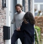 Ilpendam 15 december 2025
De eerste foto's van Fajah Lourens met haar nieuwe vriend Coen bij haar huis .