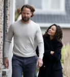 Ilpendam 15 december 2025
De eerste foto's van Fajah Lourens met haar nieuwe vriend Coen bij haar huis .