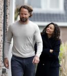 Ilpendam 15 december 2025
De eerste foto's van Fajah Lourens met haar nieuwe vriend Coen bij haar huis .