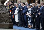 Amsterdam 11 december 2025
 Koning Willem-Alexander en koningin Maxima verwelkomende president van Finland Alexander Stubb met zijn echtgenote Suzanne Innes-Stubb op de Dam op de eerste dag van een tweedaags staatsbezoek aan Nederland. Femke Halsema en Jan v Zanen
