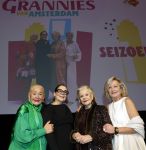 Amsterdam 2 december 2025
Presenatie Grannies van Amsterdam seizoen 2 . Martine v Os doet de presentatie. 
De Grannies bestaan uit Joanita Mug Tonneke en Lorraine . Ook hun kleinkinderen waren aanwezig  in Tuschinski