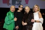 Amsterdam 2 december 2025
Presenatie Grannies van Amsterdam seizoen 2 . Martine v Os doet de presentatie. 
De Grannies bestaan uit Joanita Mug Tonneke en Lorraine . Ook hun kleinkinderen waren aanwezig  in Tuschinski
