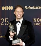 Papendal 17 december 2025
Sportgala waar oa de sportman en sportvrouw van het jaar gekozen worden . Harrie Lavreysen werd voor de tweede keer achter elkaar gekozen tot sportman van het jaar . Harrie kwam met zijn beste vrienden