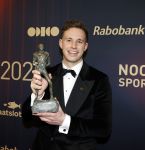 Papendal 17 december 2025
Sportgala waar oa de sportman en sportvrouw van het jaar gekozen worden . Harrie Lavreysen werd voor de tweede keer achter elkaar gekozen tot sportman van het jaar . Harrie kwam met zijn beste vrienden