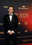 Papendal 17 december 2025
Sportgala waar oa de sportman en sportvrouw van het jaar gekozen worden . Harrie Lavreysen werd voor de tweede keer achter elkaar gekozen tot sportman van het jaar . Harrie kwam met zijn beste vrienden