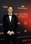 Papendal 17 december 2025
Sportgala waar oa de sportman en sportvrouw van het jaar gekozen worden . Harrie Lavreysen werd voor de tweede keer achter elkaar gekozen tot sportman van het jaar . Harrie kwam met zijn beste vrienden