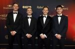 Papendal 17 december 2025
Sportgala waar oa de sportman en sportvrouw van het jaar gekozen worden . Harrie Lavreysen werd voor de tweede keer achter elkaar gekozen tot sportman van het jaar . Harrie kwam met zijn beste vrienden