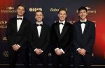 Papendal 17 december 2025
Sportgala waar oa de sportman en sportvrouw van het jaar gekozen worden . Harrie Lavreysen werd voor de tweede keer achter elkaar gekozen tot sportman van het jaar . Harrie kwam met zijn beste vrienden